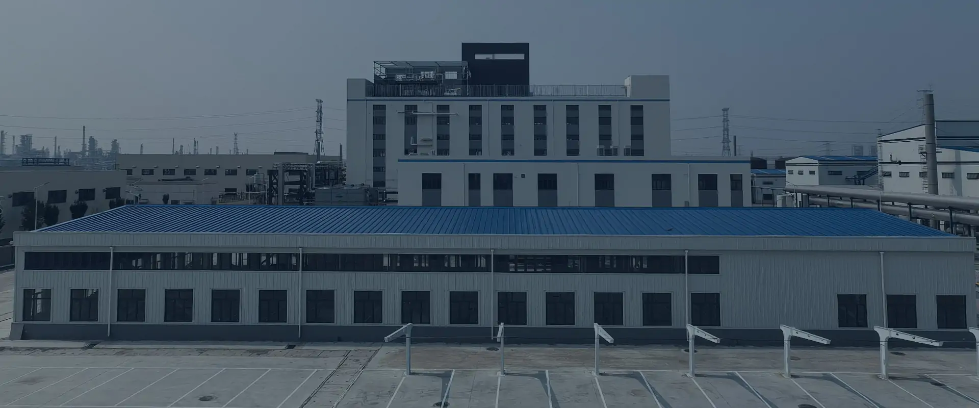 聚合未来・鑫一化工 | 特种材料专业制造商
高性能材料的创新与应用